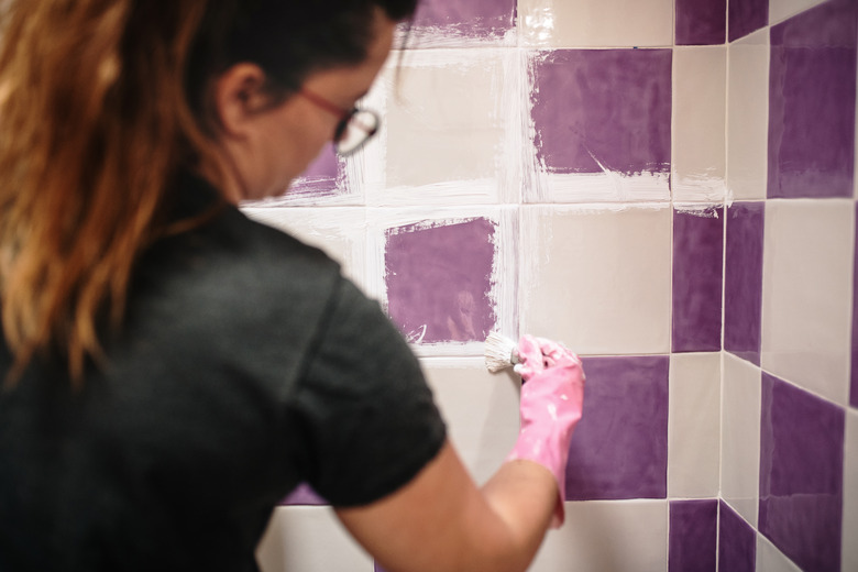 Ways To Update Bathroom Tile Without Replacing It Hunker