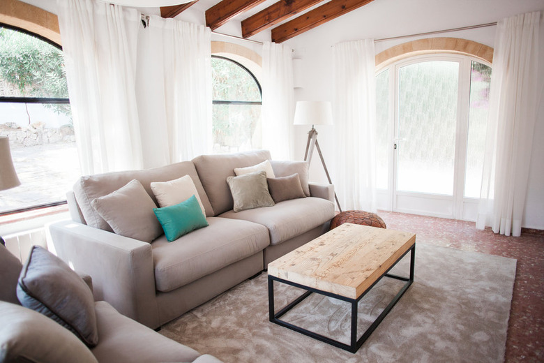 exposed wood ceiling beams