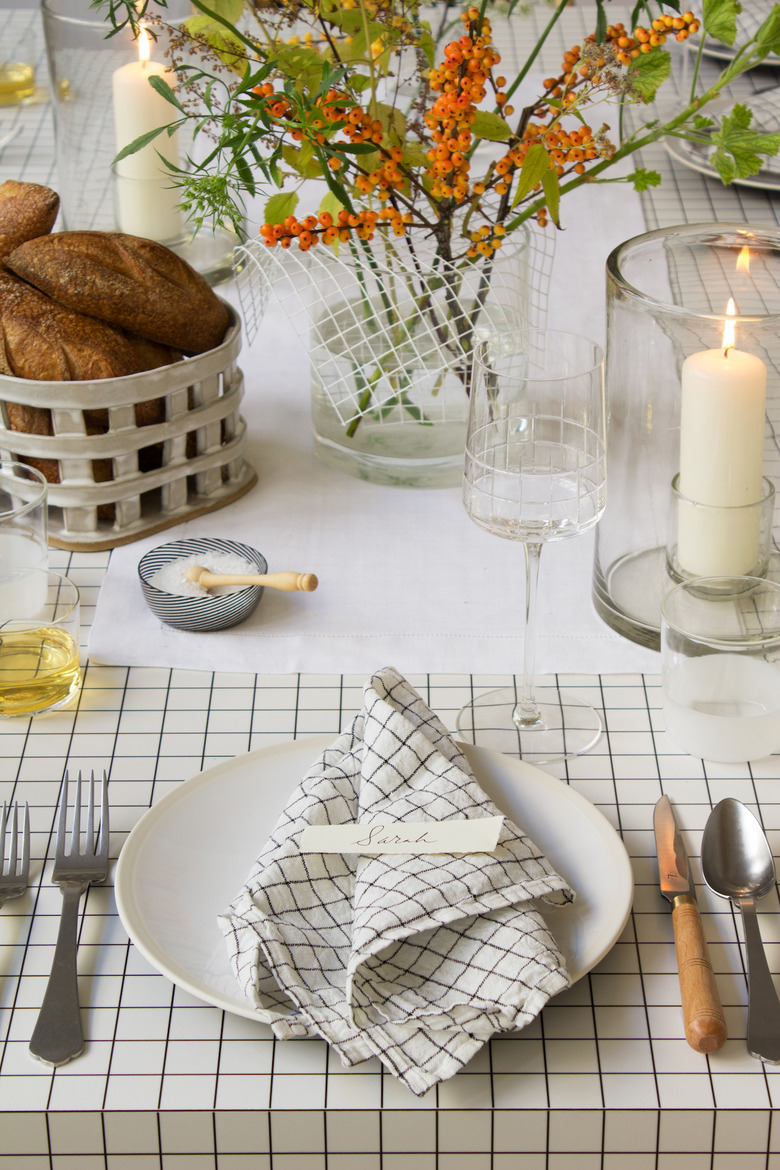 modern thanksgiving table