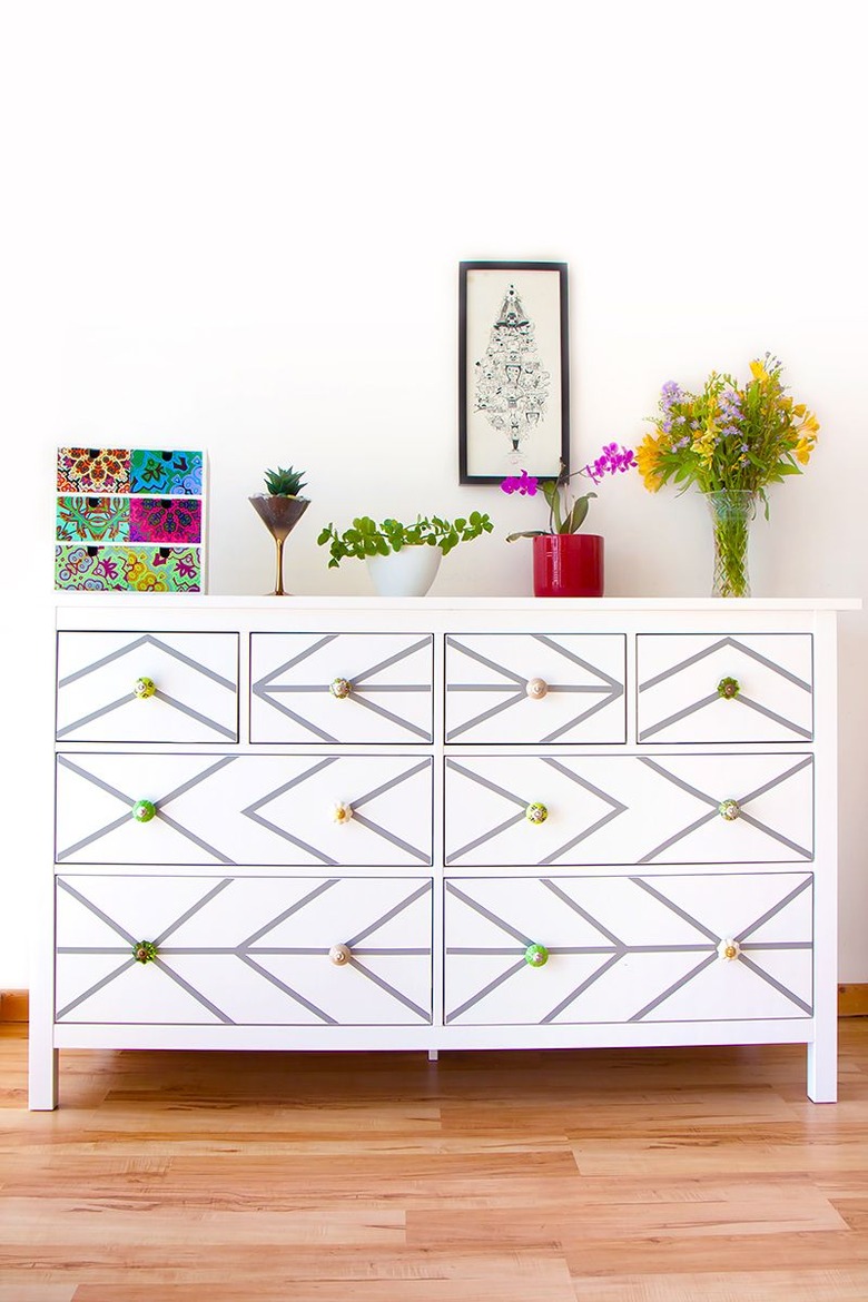 A geometric dresser