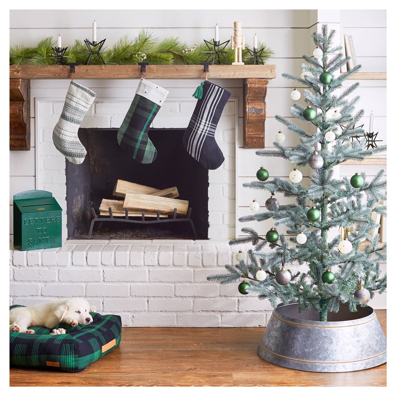 green themed mantel