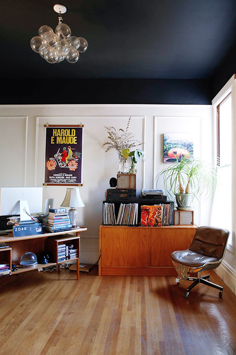 living room with dark ceiling