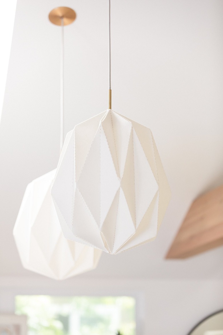 white Scandinavian lamp pendants