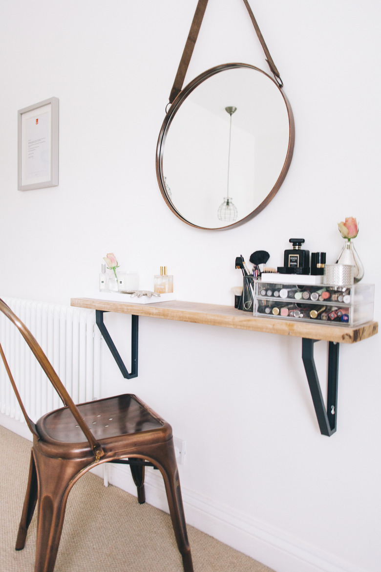 DIY mini desk vanity