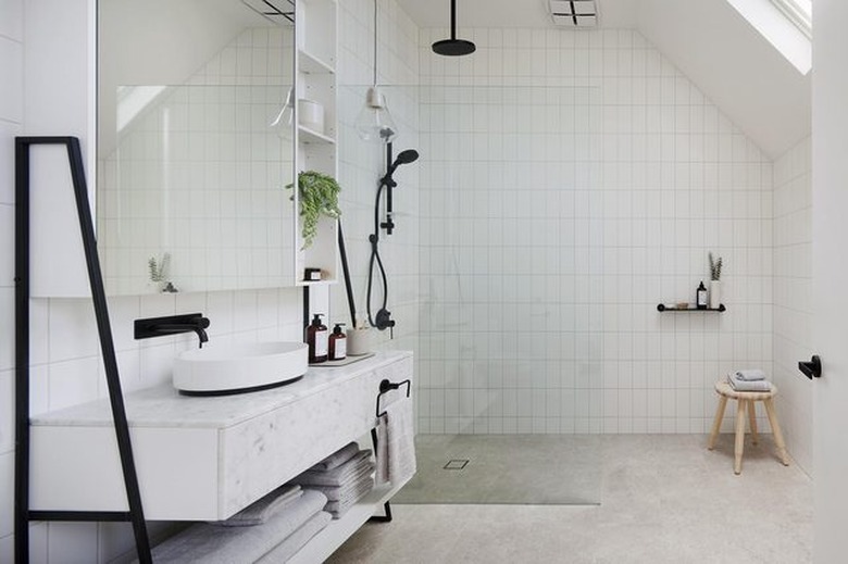 black and white bathroom