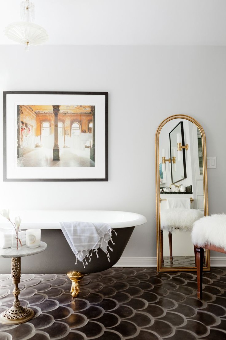 vintage glamour bathroom