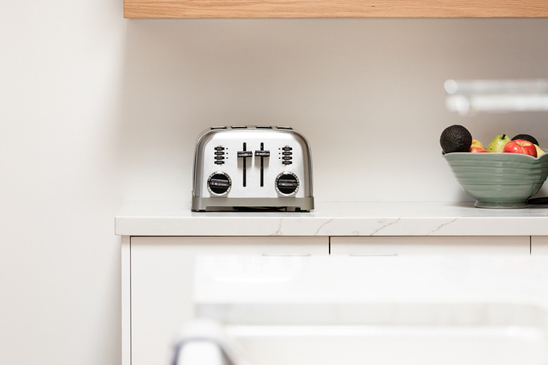 Toaster on counter near fruit bowl