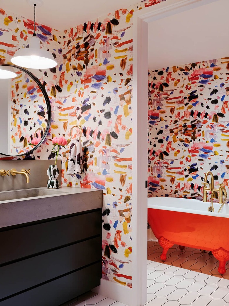 colorful bath with abstract wallpaper