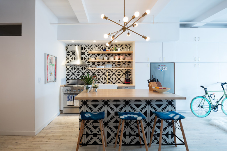 tiled backsplash in kitchen