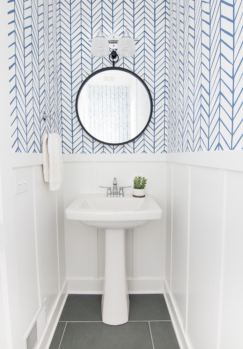 Blue and white bathroom wallpaper idea