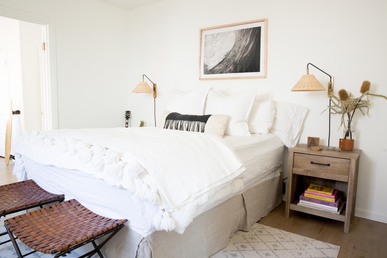 White, minimalist California bedroom