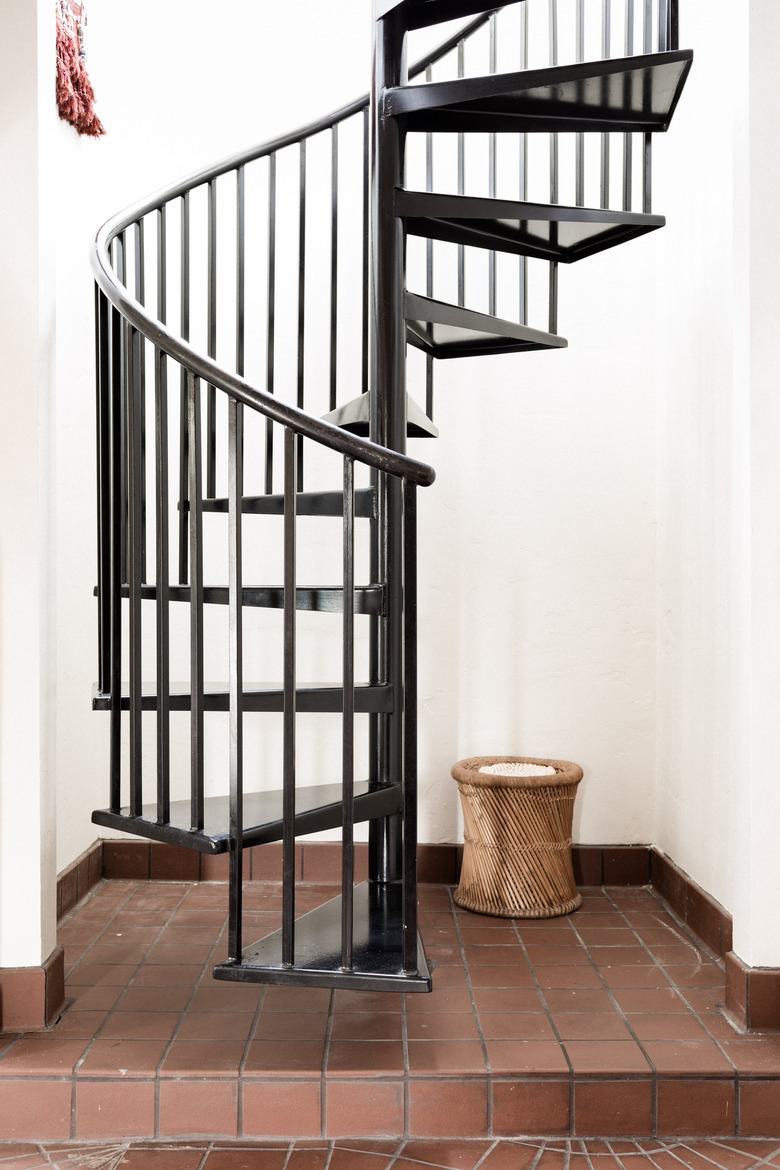 spiral black stair railing