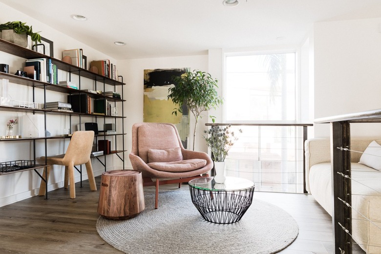 Sitting area with bookshelf