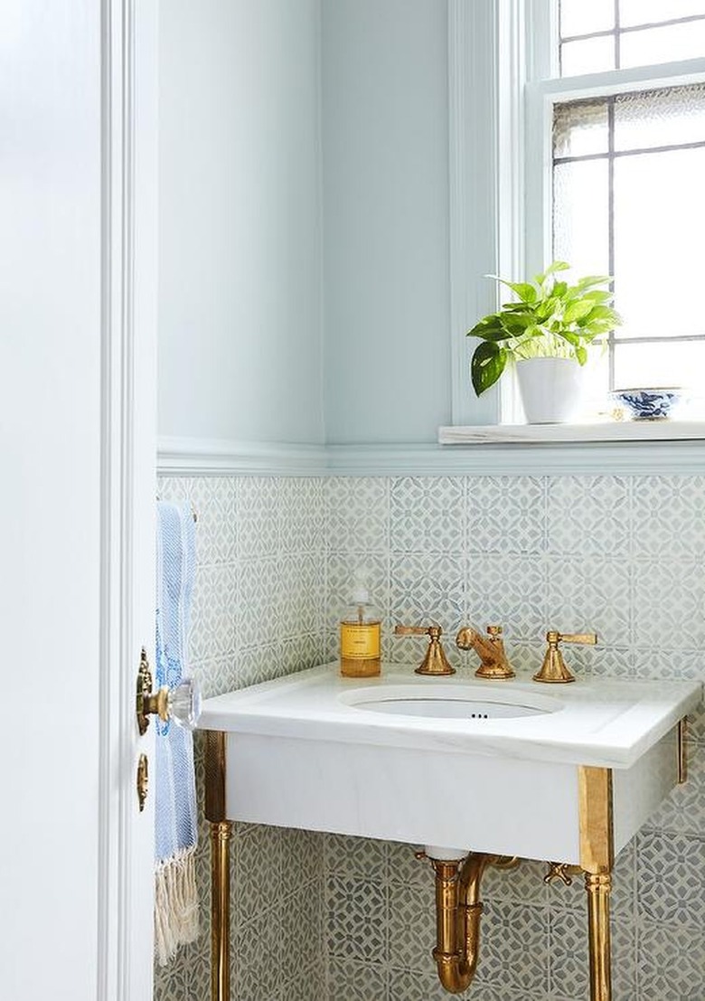 pale blue and white lattice print tile