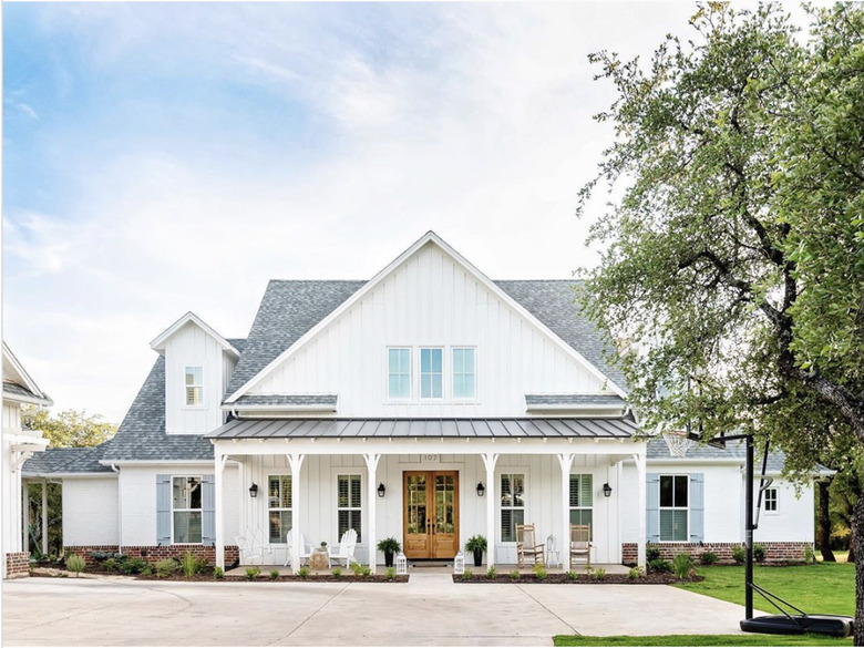 White board and batten exterior on Texas modern farmhouse