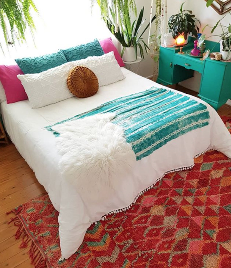 bohemian teal bedroom idea with potted plants and decorative accents