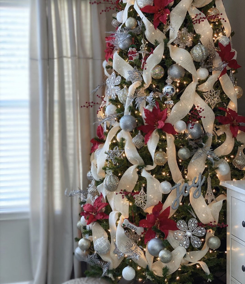 White criss-cross Christmas tree ribbon