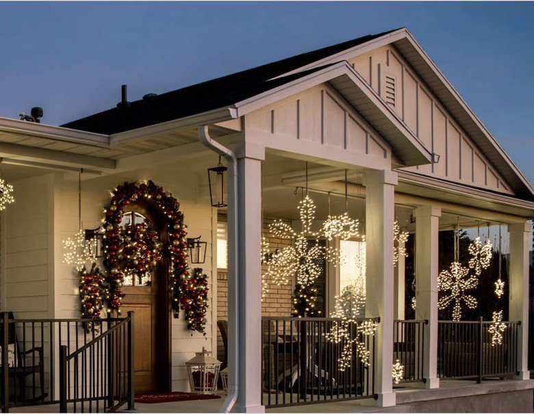 Farmhouse Christmas yard decorations