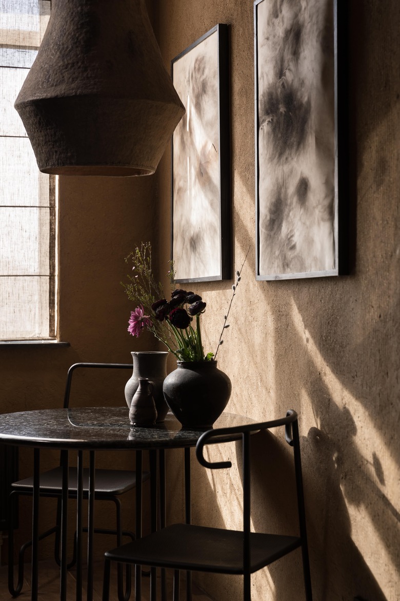 clay walls in wabi-sabi apartment