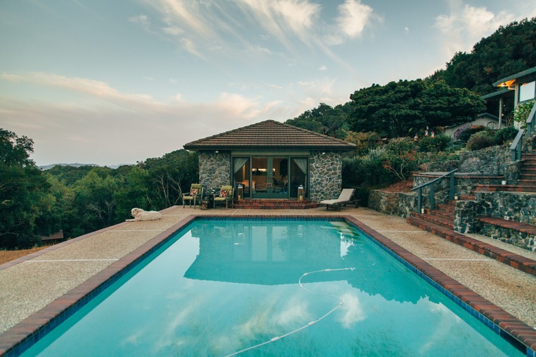 Contemporary pools brick border