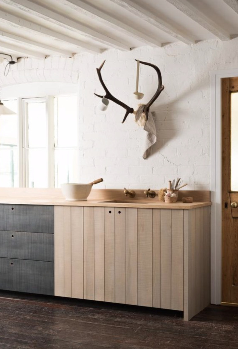 A modern farmhouse kitchen.