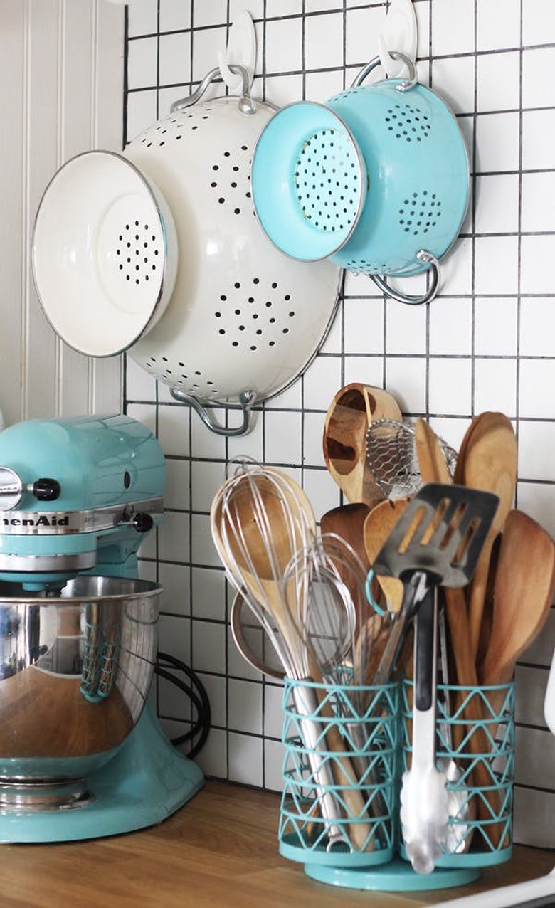 command hooks in kitchen