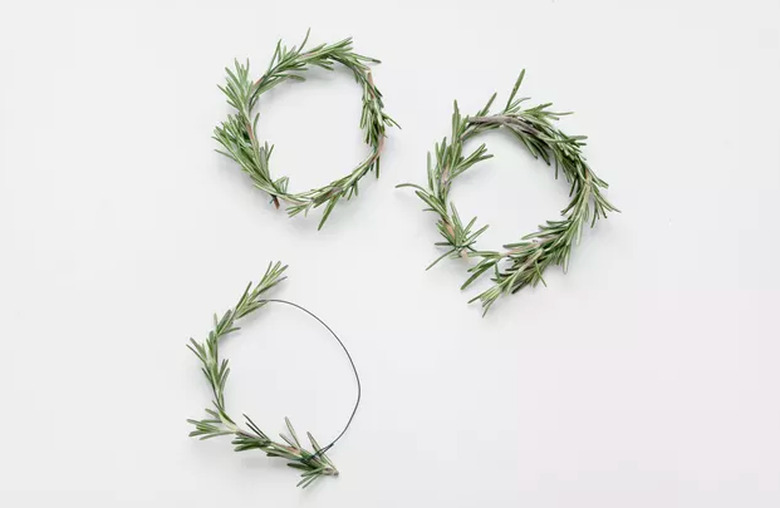 Mini wreaths made from rosemary