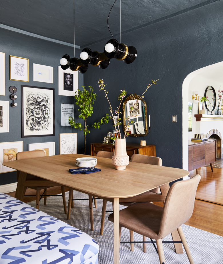 blue dining room decor idea with painted walls and ceiling