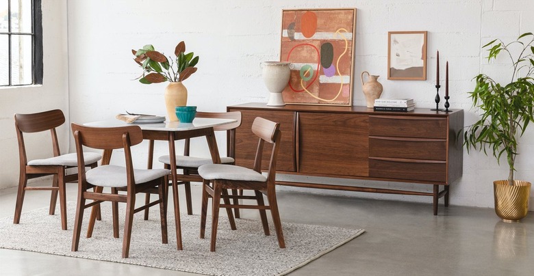 neutral rug under wood table and chairs