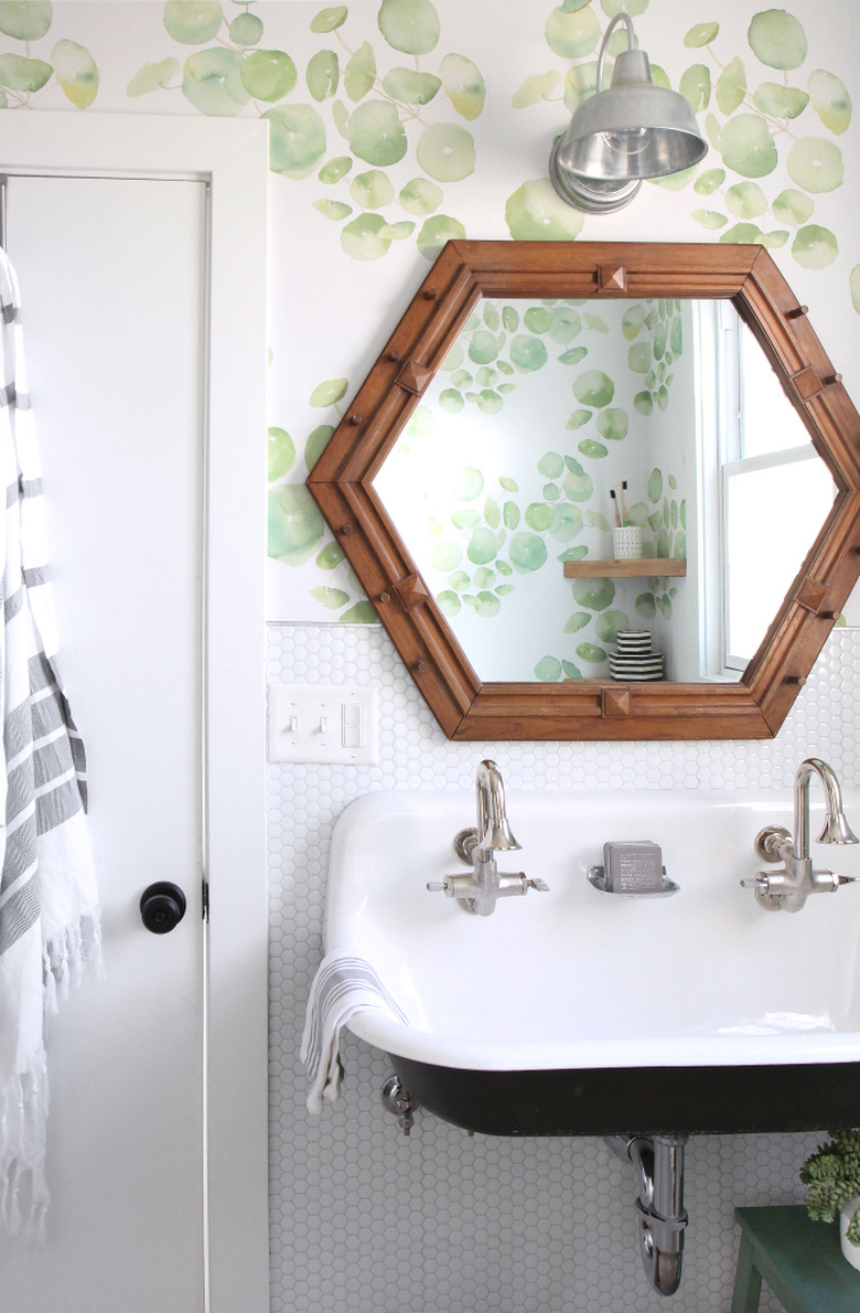 white penny round tile diy bathroom backsplash idea