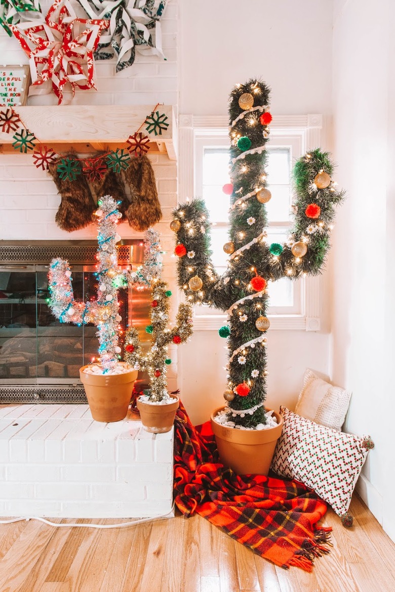 Cactus-inspired DIY Christmas tree idea