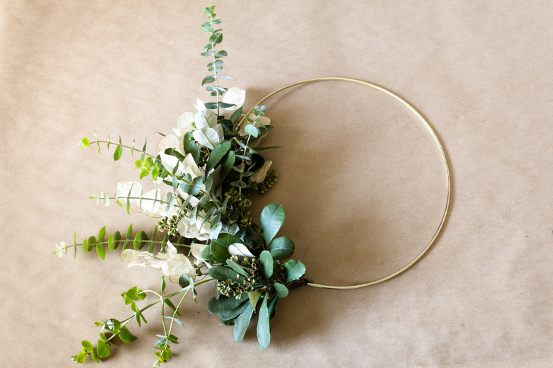 DIY minimalist wreath with eucalyptus and gold hoop