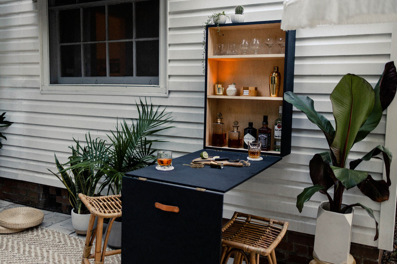 diy outdoor furniture wall-mounted murphy bar