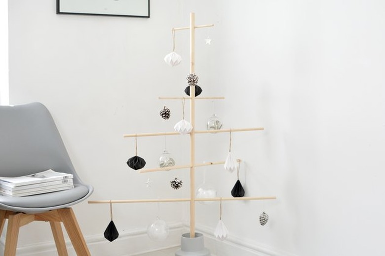 Minimal Christmas tree using dowels