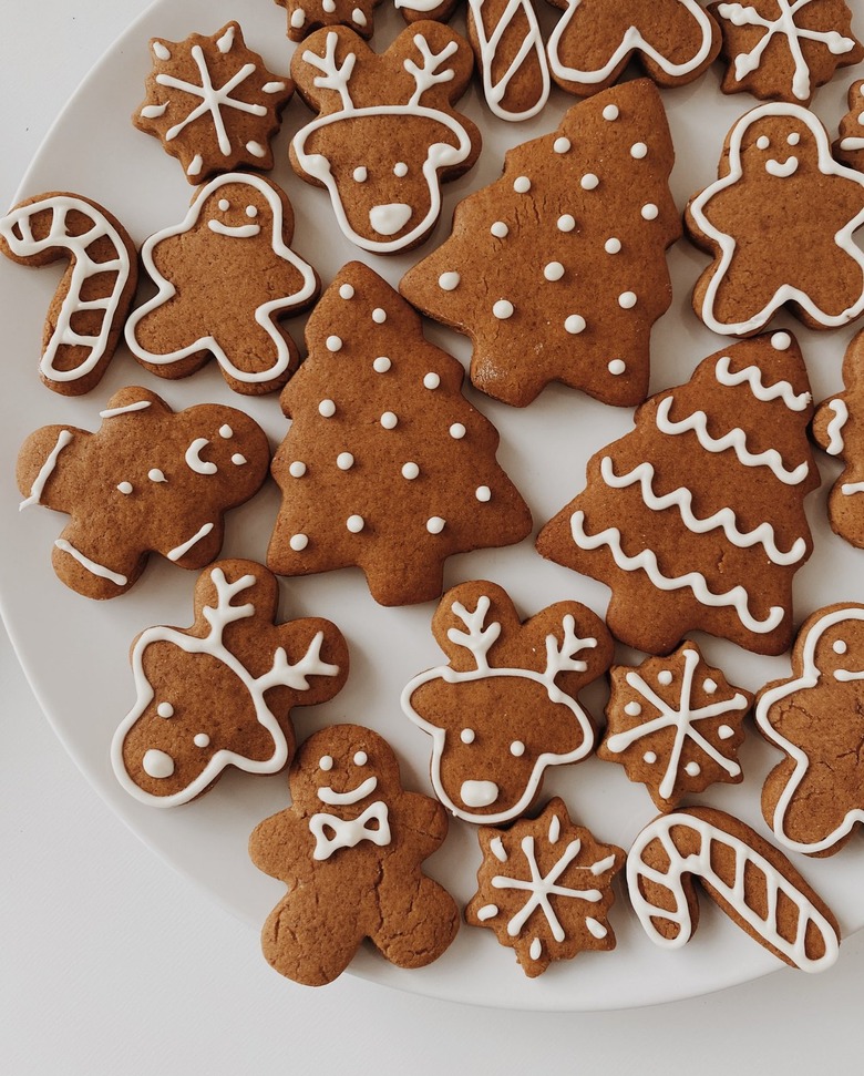 Gingerbread cookies on a plate