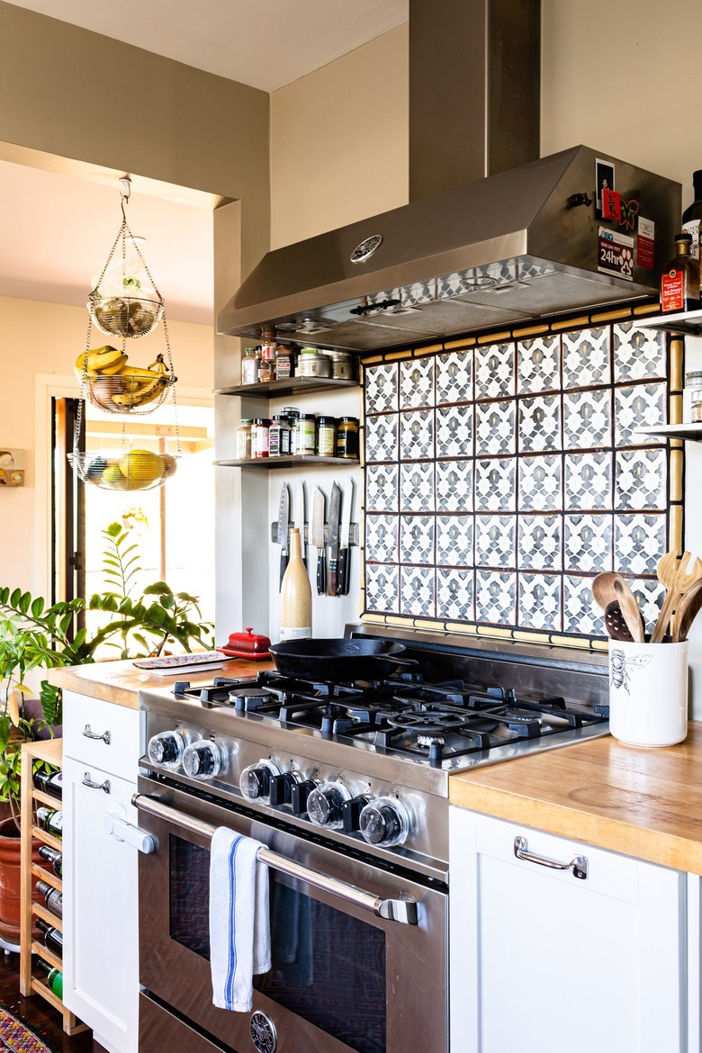 Kitchen with patterned tile backsplash