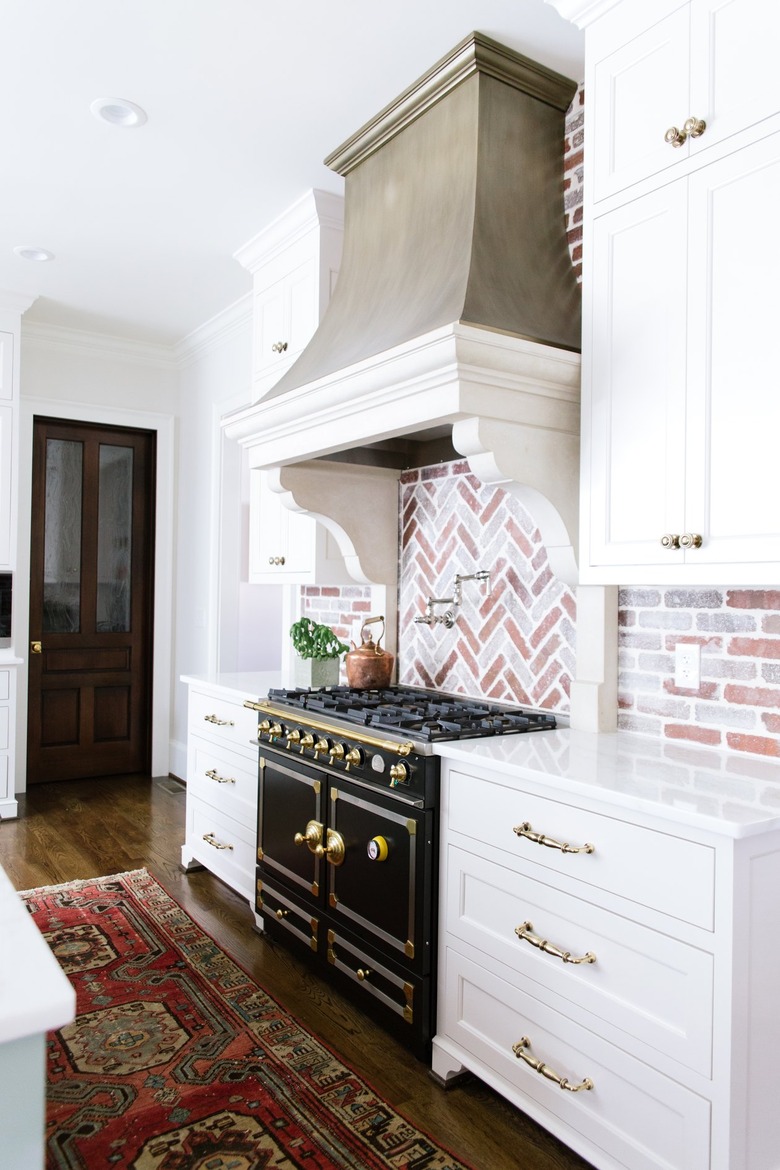 Brick backsplash in farmhouse kitchen