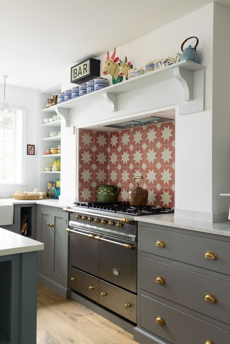 farmhouse kitchen backsplash with shaker cabinetry and tiled backsplash