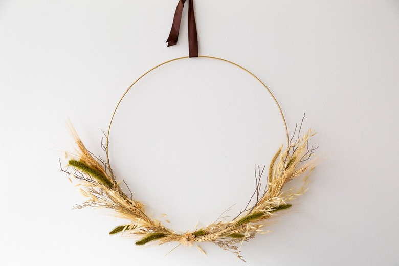 DIY Dried Grass and Wheat Wreath