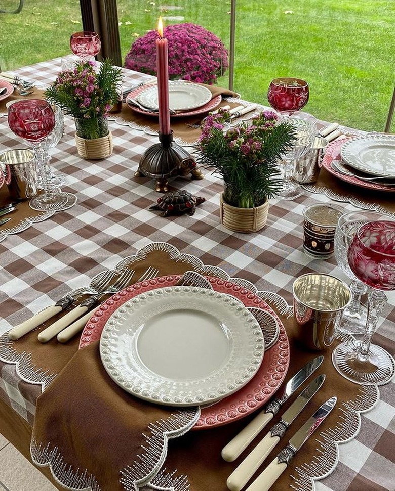 magenta fall tablescape