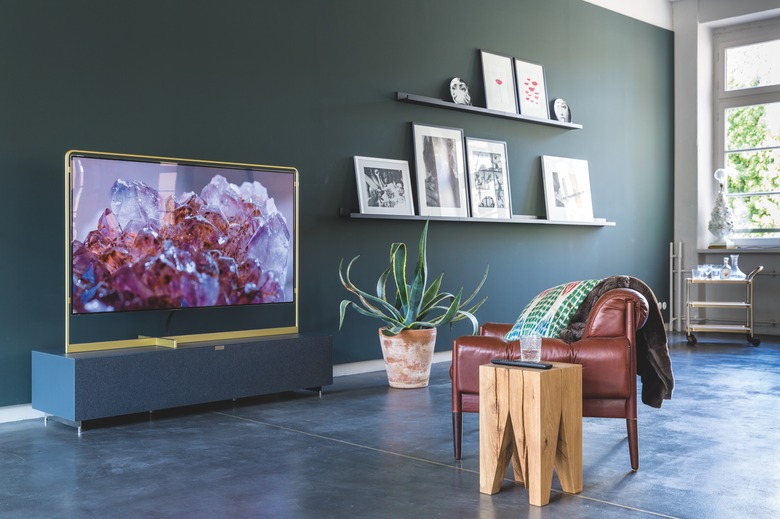 Green family room paint colors with leather accent chair