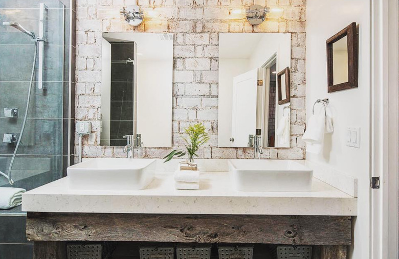 The brick bathroom backsplash of our dreams.