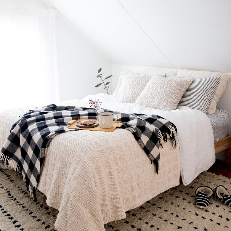 farmhouse bedding idea with buffalo Plaid Blanket from Schoolhouse