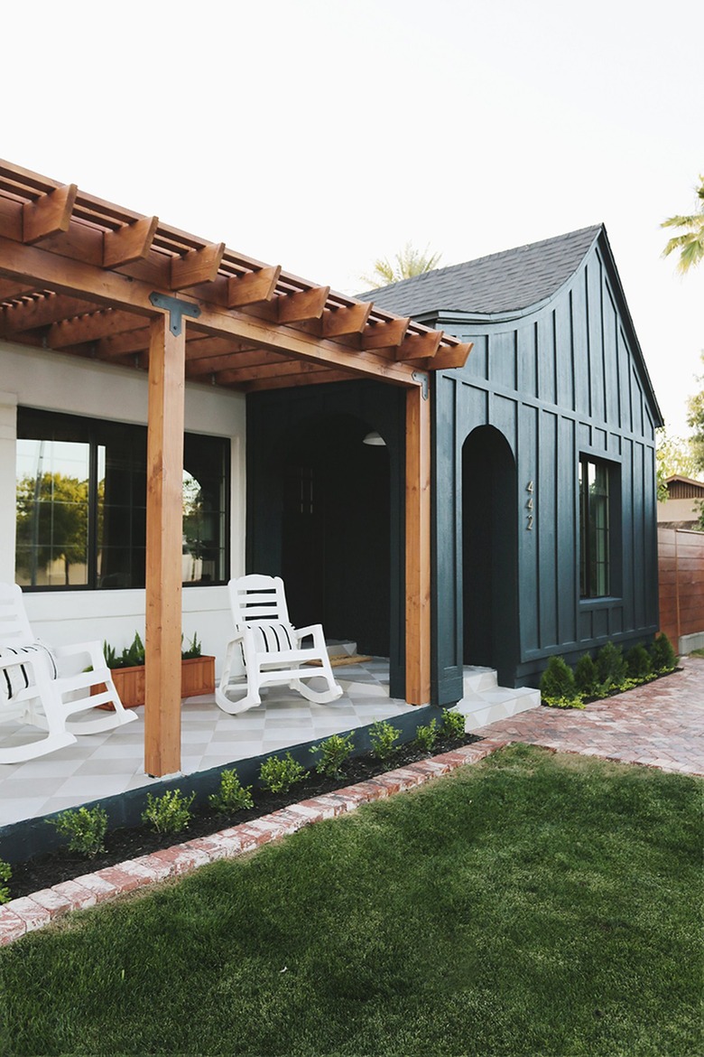 dark green farmhouse exterior color