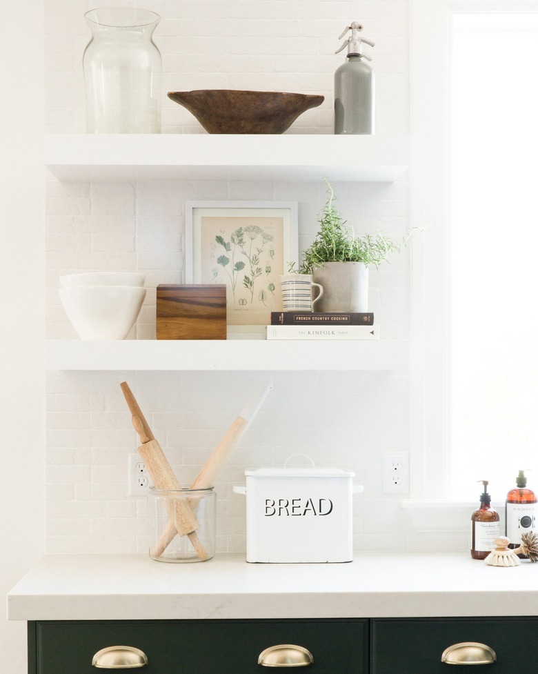 White farmhouse kitchen idea with green cabinets