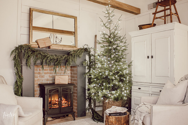 simple Scandinavian farmhouse mantel decorating idea for the holidays