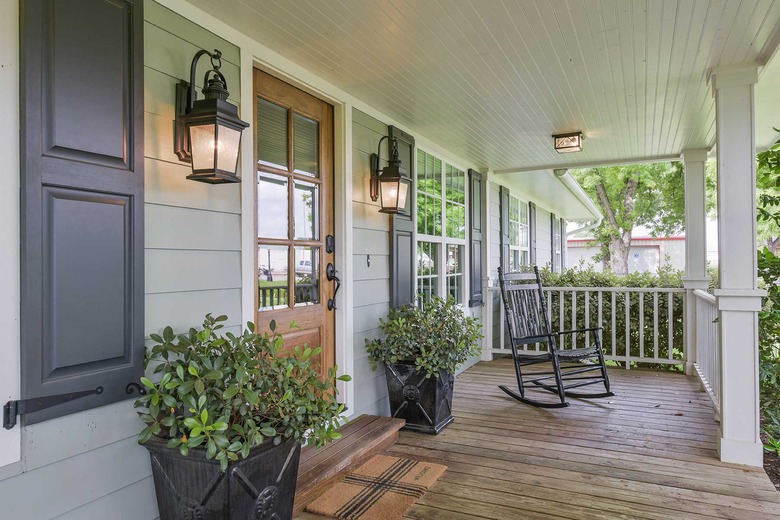 farmhouse porch idea with contrasting gray siding with black accents