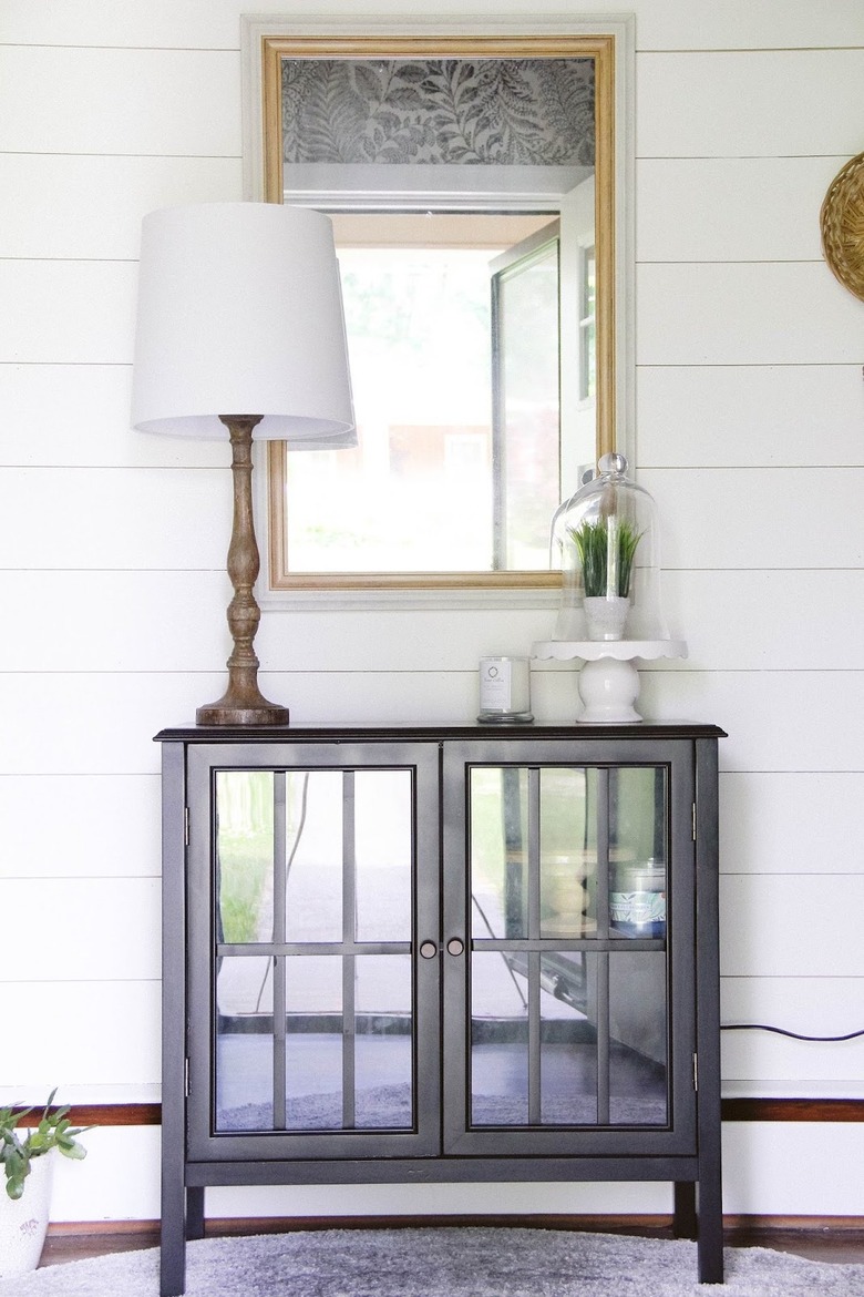 entryway cabinet with table lamp