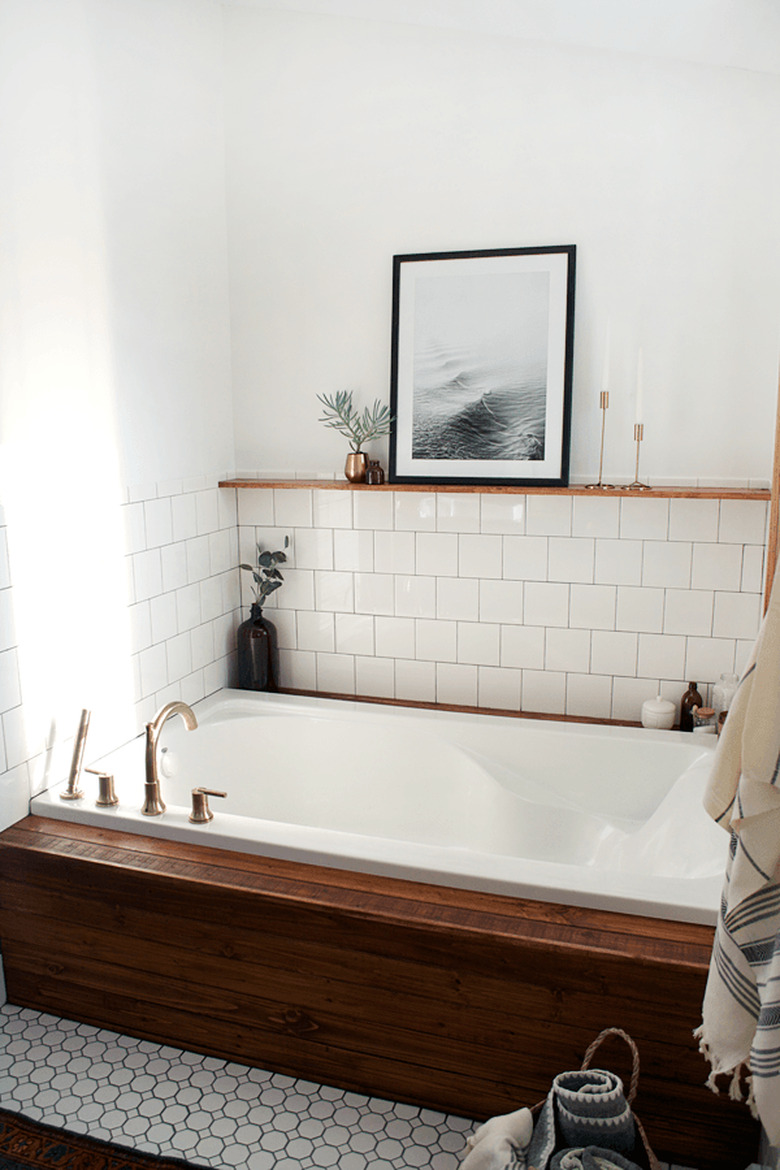 wood detail bathroom