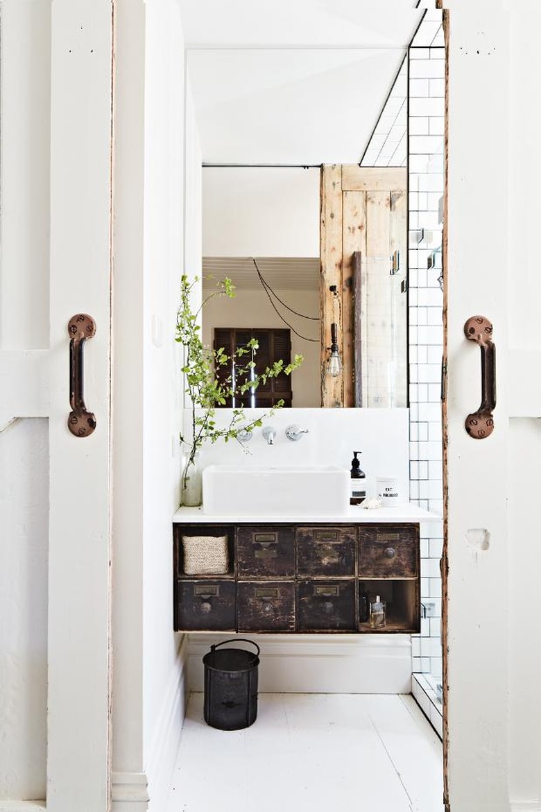 vintage bathroom